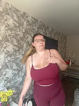 LucieLouBabe online show from 7, 7, 2026