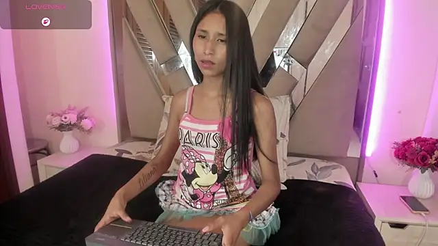 Snapshot of casey_lorens chatting on 2, 7, 2026 casey lorens online show from 2, 7, 2026
