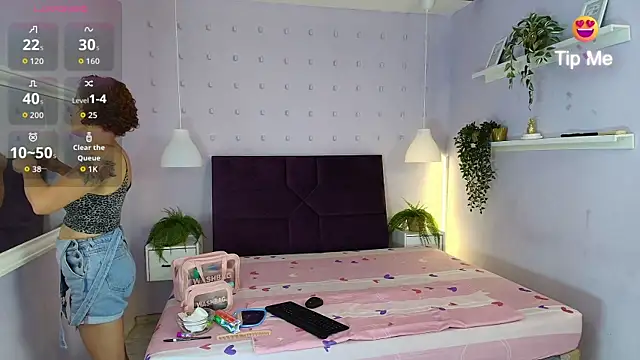 Snapshot of Sofiawonderr chatting on 7, 7, 2026 Sofiawonderr online show from 7, 7, 2026