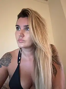 Snapshot of thebeachyblonde chatting on 17, 7, 2026 thebeachyblonde online show from 17, 7, 2026