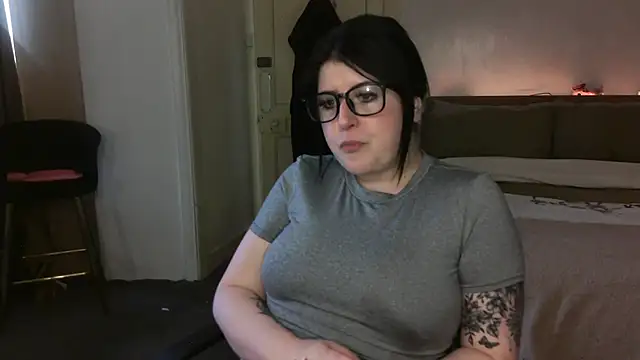 LucyLou31 online show from 4, 7, 2026