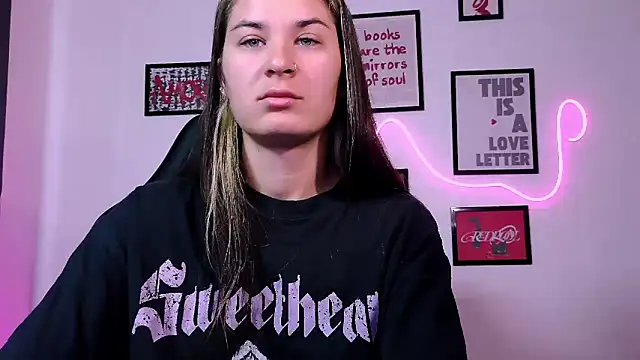 Snapshot of AlisaFrost chatting on 22, 6, 2026 AlisaFrost online show from 22, 6, 2026
