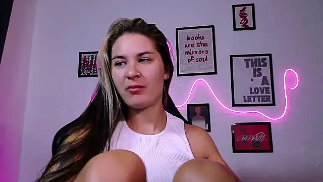 Snapshot of AlisaFrost chatting on 23, 6, 2026 AlisaFrost online show from 23, 6, 2026