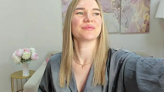 Snapshot of RoxyReignn chatting on 11, 6, 2026 RoxyReignn online show from 11, 6, 2026
