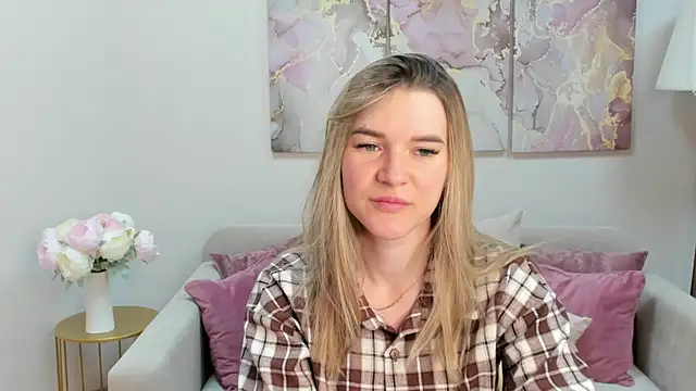 Snapshot of RoxyReignn chatting on 25, 6, 2026 RoxyReignn online show from 25, 6, 2026