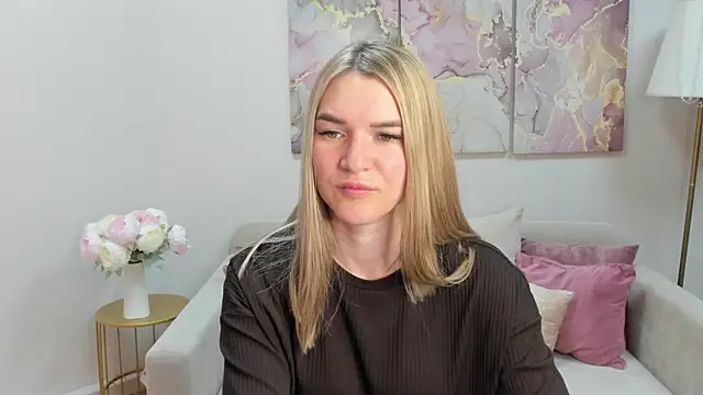 Snapshot of RoxyReignn chatting on 3, 7, 2026 RoxyReignn online show from 3, 7, 2026