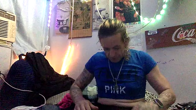 Snapshot of VanillaSnowcones chatting on 5, 6, 2026 VanillaSnowcones online show from 5, 6, 2026