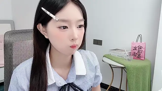 Snapshot of Yoyo33355 chatting on 18, 6, 2026 Yoyo33355 online show from 18, 6, 2026