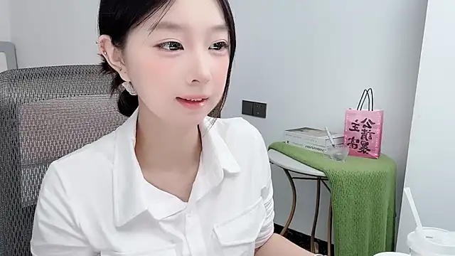 Snapshot of Yoyo33355 chatting on 21, 6, 2026 Yoyo33355 online show from 21, 6, 2026