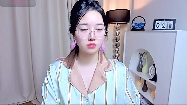 Snapshot of miuu6868 chatting on 20, 6, 2026 miuu6868 online show from 20, 6, 2026