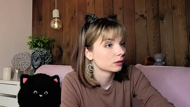 IvoryPesante online show from 8, 6, 2026