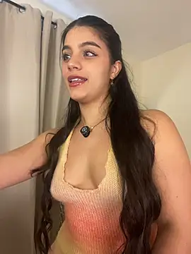 Snapshot of Amel_Rosse chatting on 23, 7, 2026 Amel Rosse online show from 23, 7, 2026