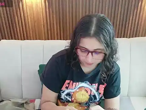 Snapshot of feelena_mysoull chatting on 29, 5, 2026 feelena mysoull online show from 29, 5, 2026