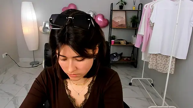 Snapshot of Barbara_Little chatting on 27, 5, 2026 Barbara Little online show from 27, 5, 2026