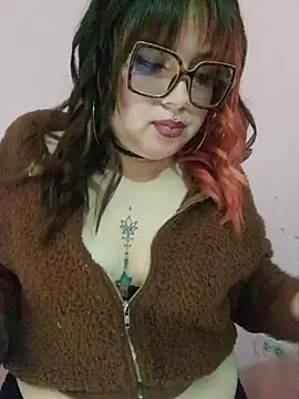 Snapshot of curvy_latina chatting on 5, 8, 2026 curvy latina online show from 5, 8, 2026