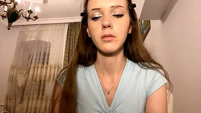 Snapshot of ElouiseBenhaim chatting on 23, 6, 2026 ElouiseBenhaim online show from 23, 6, 2026