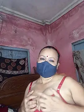 Snapshot of MoonLusty chatting on 7, 6, 2026 MoonLusty online show from 7, 6, 2026