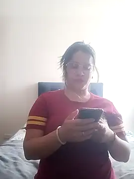 Snapshot of Andreita_2002 chatting on 6, 8, 2026 Andreita 2002 online show from 6, 8, 2026