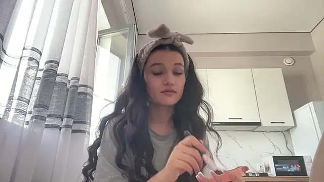 LisetteParajon online show from 24, 6, 2026