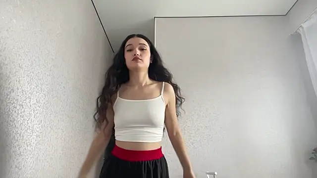 LisetteParajon online show from 30, 6, 2026