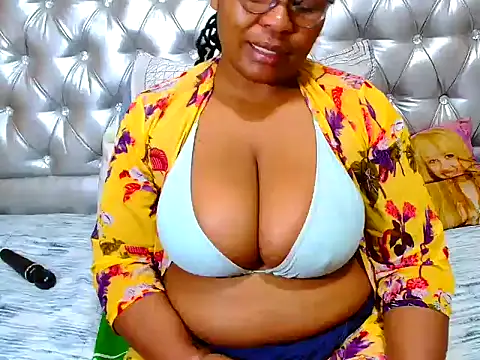 Snapshot of loveniax chatting on 20, 7, 2026 loveniax online show from 20, 7, 2026