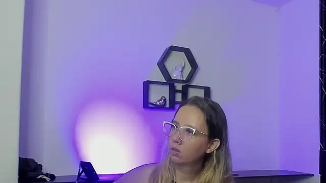 Snapshot of Mia_and_Erick chatting on 4, 7, 2026 Mia and Erick online show from 4, 7, 2026