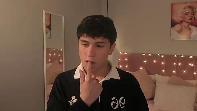 Snapshot of ryan_valentino chatting on 8, 7, 2026 ryan valentino online show from 8, 7, 2026