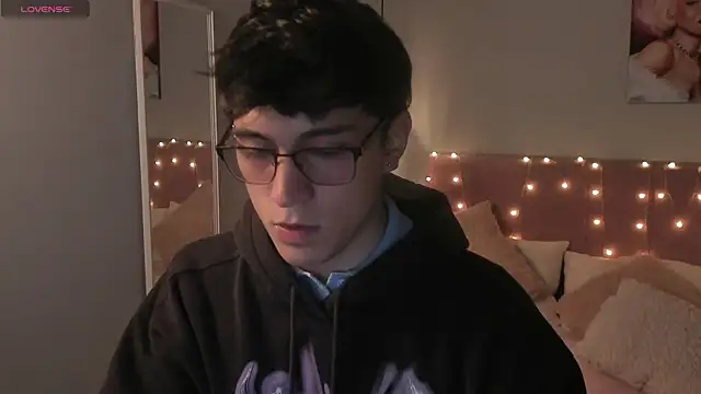 Snapshot of ryan_valentino chatting on 9, 7, 2026 ryan valentino online show from 9, 7, 2026