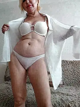 Snapshot of MilaLoveX chatting on 5, 7, 2026 MilaLoveX online show from 5, 7, 2026