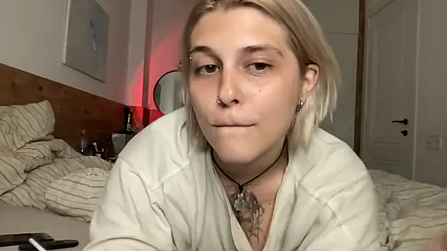 Snapshot of Ella_Bloom chatting on 23, 6, 2026 Ella Bloom online show from 23, 6, 2026
