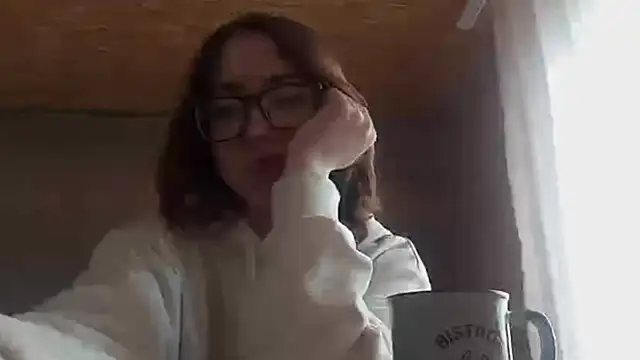 Snapshot of OliviaMoment chatting on 4, 6, 2026 OliviaMoment online show from 4, 6, 2026