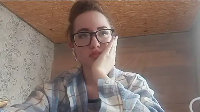 Snapshot of OliviaMoment chatting on 6, 6, 2026 OliviaMoment online show from 6, 6, 2026