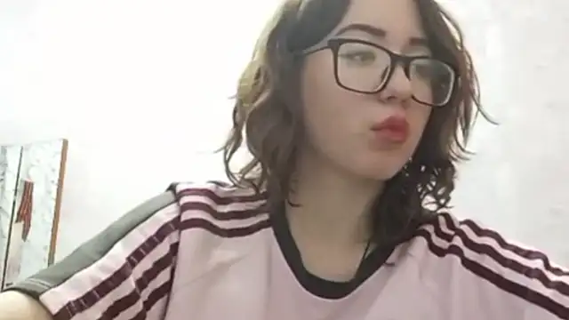 Snapshot of OliviaMoment chatting on 11, 7, 2026 OliviaMoment online show from 11, 7, 2026