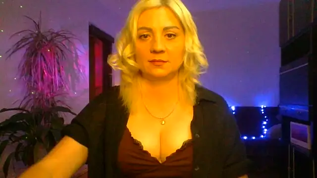 LunaaKiss online show from 12, 6, 2026