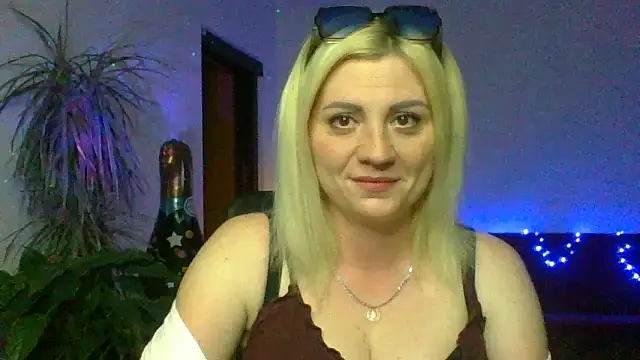 LunaaKiss online show from 27, 6, 2026