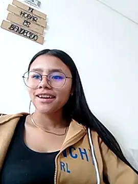 Snapshot of Sofielovee-01 chatting on 1, 6, 2026 Sofielovee-01 online show from 1, 6, 2026