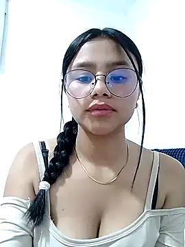 Snapshot of Sofielovee-01 chatting on 11, 7, 2026 Sofielovee-01 online show from 11, 7, 2026