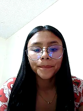 Snapshot of Sofielovee-01 chatting on 15, 7, 2026 Sofielovee-01 online show from 15, 7, 2026