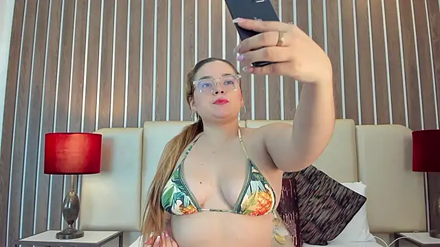 Snapshot of tiffany_bell chatting on 10, 6, 2026 tiffany bell online show from 10, 6, 2026