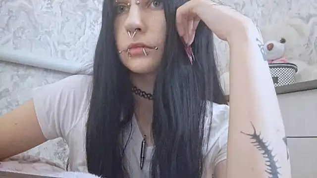 Snapshot of KrissyHiott chatting on 18, 6, 2026 KrissyHiott online show from 18, 6, 2026