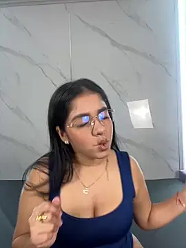 ValentinaLuciana online show from 11, 6, 2026