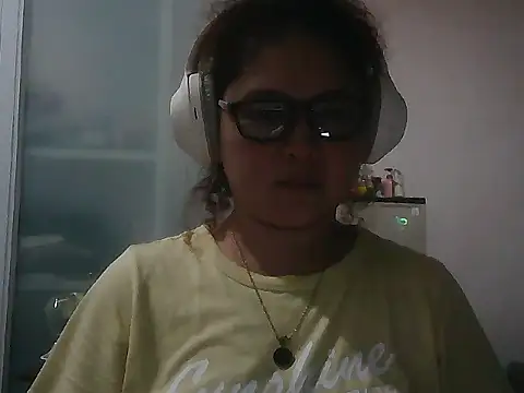 Snapshot of bitchychubby chatting on 12, 7, 2026 bitchychubby online show from 12, 7, 2026
