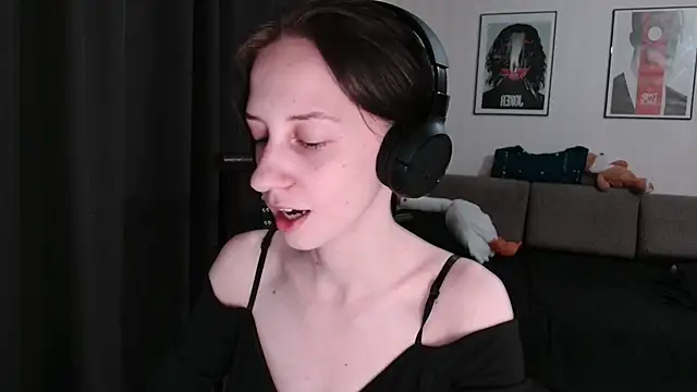Snapshot of secrettt_poison chatting on 2, 8, 2026 secrettt poison online show from 2, 8, 2026