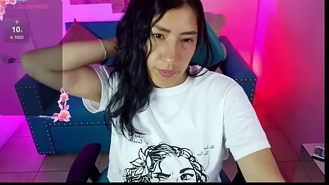 Snapshot of violetta_4m chatting on 24, 6, 2026 violetta 4m online show from 24, 6, 2026