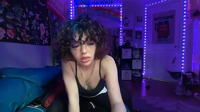 Snapshot of petitewhitebaee chatting on 13, 6, 2026 petitewhitebaee online show from 13, 6, 2026