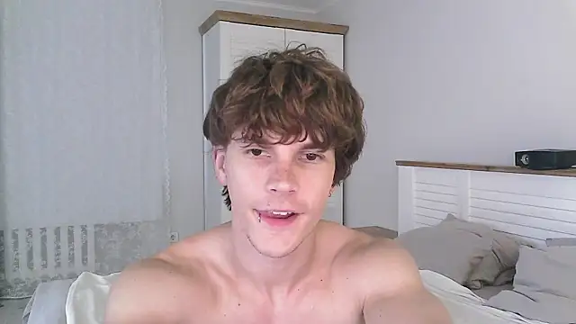 Snapshot of Eric_Crush chatting on 7, 7, 2026 Eric Crush online show from 7, 7, 2026