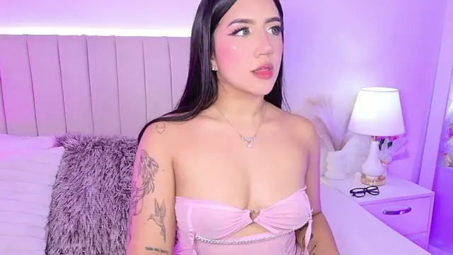 Snapshot of ChloeHall_ chatting on 6, 6, 2026 ChloeHall online show from 6, 6, 2026