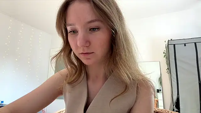 smalllisa online show from 17, 6, 2026