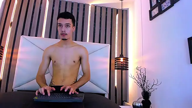 Snapshot of Angel_Klaus chatting on 5, 8, 2026 Angel Klaus online show from 5, 8, 2026