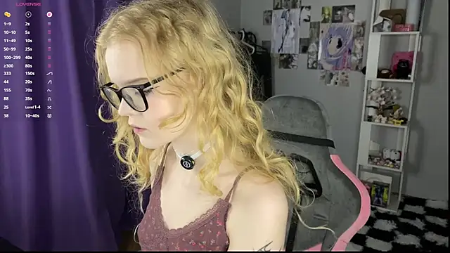 Snapshot of evetease chatting on 4, 7, 2026 evetease online show from 4, 7, 2026